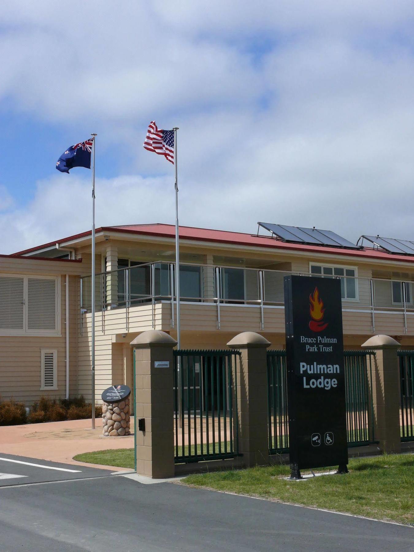 Bruce Pulman Lodge Papakura Exterior foto